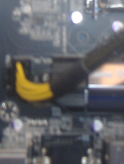 自作PC 組み立て工程14 マザーボードに電力を供給するケーブルの接続の仕方説明画像3枚目