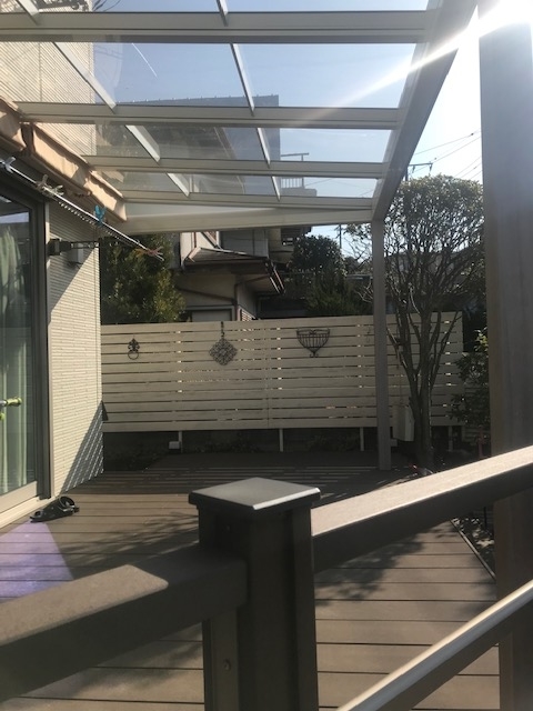 テラス屋根 １年間使って感じたメリット デメリットと節電効果 パパの手間いらず庭づくり