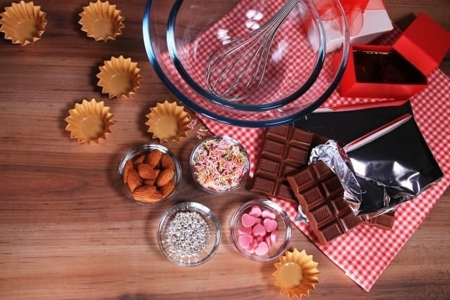 『ショコラ』あらすじ【“寛容”の大切さを教えてくれるファンタジー】ジュリエット・ビノシュのおすすめ映画は?