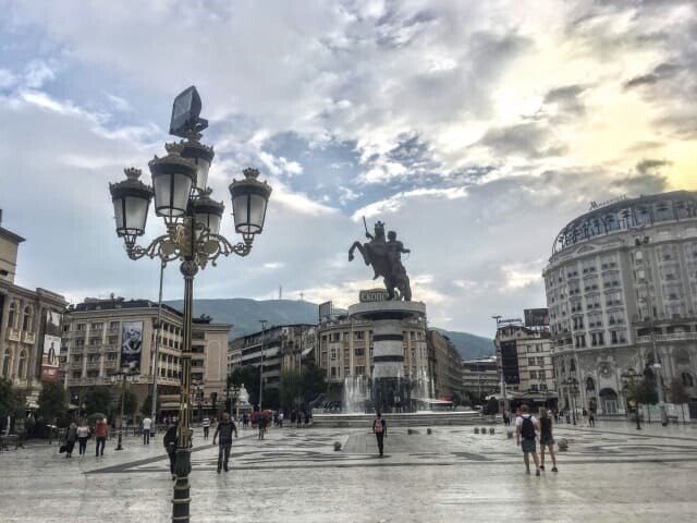 【これだけは観ろ】映画『アンダーグラウンド』BSプレミアムで放送!ユーゴ内戦を,強烈なブラックユーモアで描く