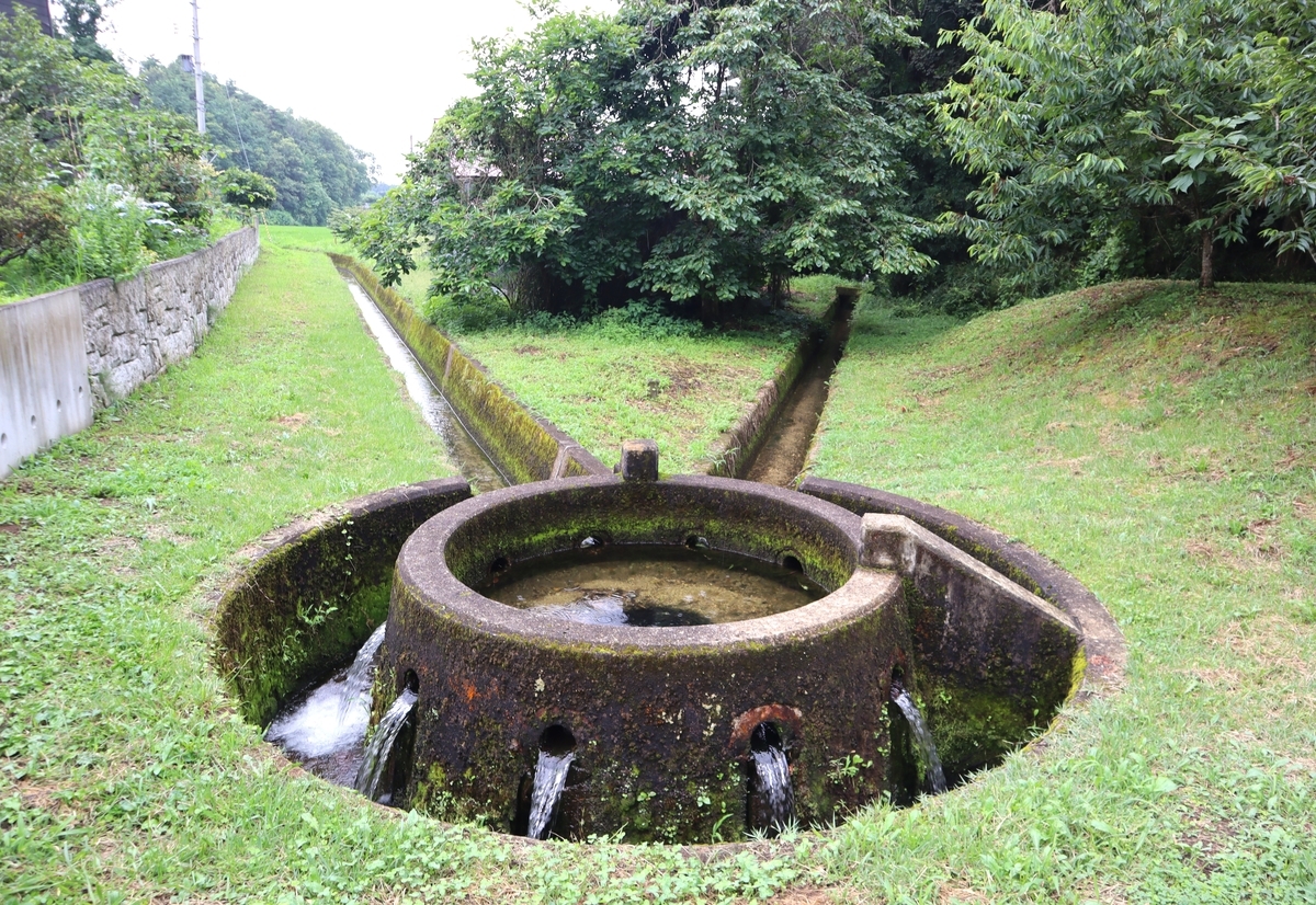 里道一等丸森線改修工事関係資料　３点一括　伊達郡山舟生村役場　土木　道路　明治 安積疏水白江幹線の円筒分水 / 稲田泉田円筒分水工（福島県須賀川