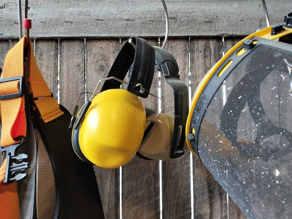 刈り払機 斜面仕様 マルヤマ20cc 使用一日のみ。黄色のものです。