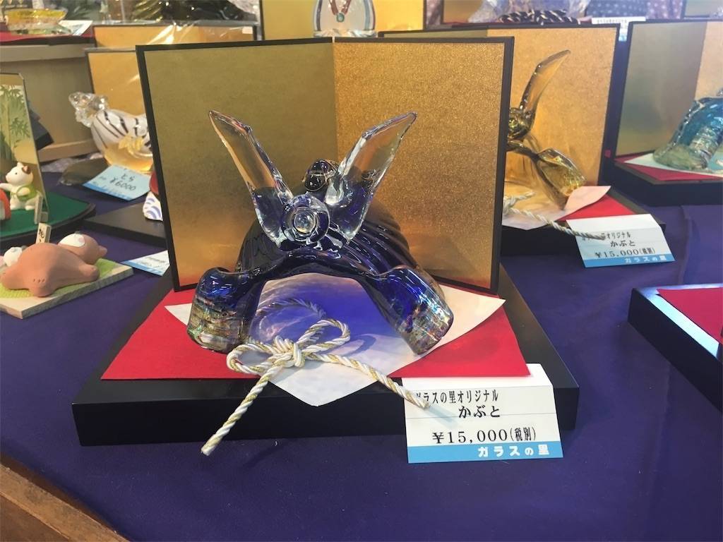 兜飾りはコンパクトでおしゃれなガラス細工を選びました 場所取らずなところもおすすめです 選びながら生きていく