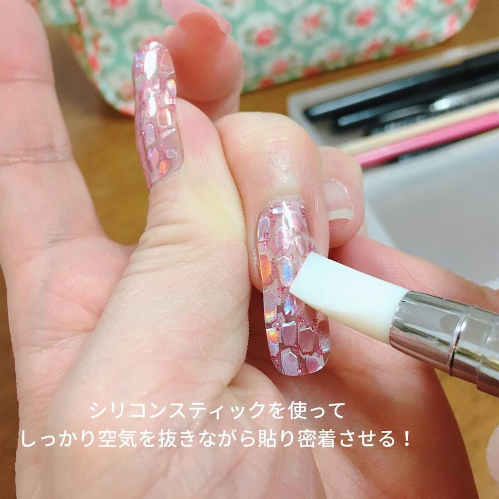 100均貼るジェルネイルシールを長持ちさせる方法 スポンジファイルでバッフィングを挟むのがおすすめです 選びながら生きていく