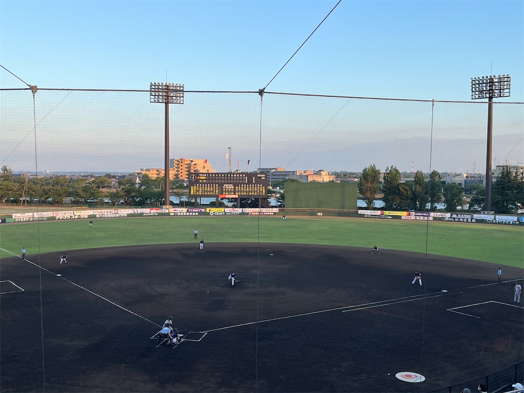 戦場の村 1024px-Yokkaichi-Stadium.jpg