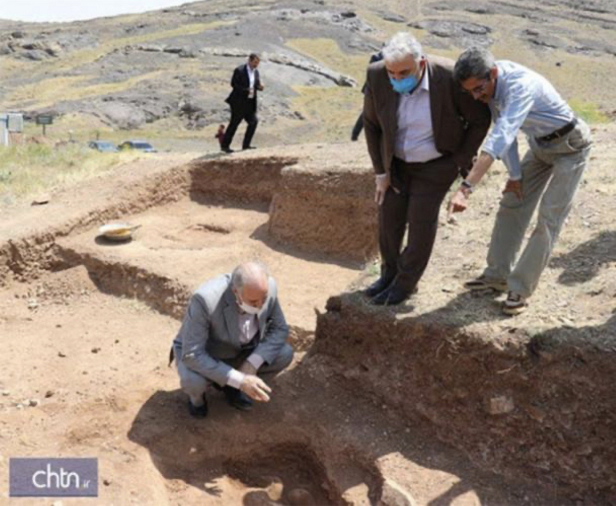 青銅器時代の埋葬室が英国に出現：考古学者はそこで何を発見できるでしょうか?