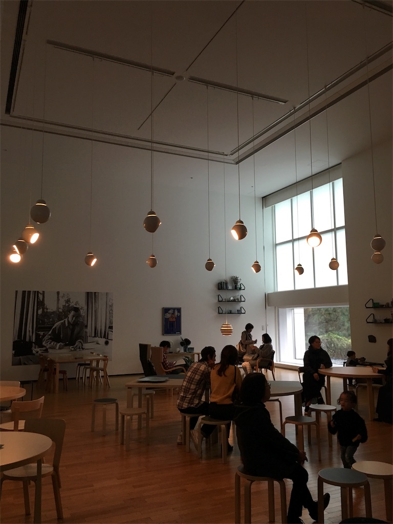 かもめ食堂のインテリア アルヴァ アアルト展へ行ってきました 北欧インテリアで作る 心地よい暮らし かもめ食堂のインテリア アルヴァ アアルト展へ行ってきました 北欧インテリアで作る 心地よい暮らし