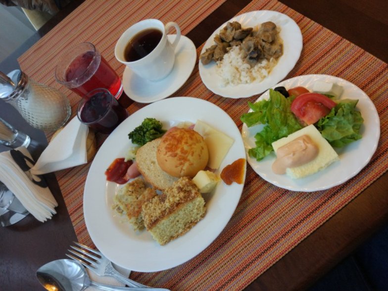ウラジオストク、ホテル ジェムチャズィナ 朝食会場(ビュッフェ)