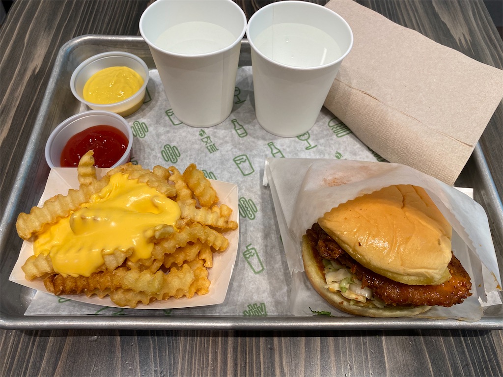 シェイクシャック ホットハニーチキン チーズフライ Erieriのまいにち