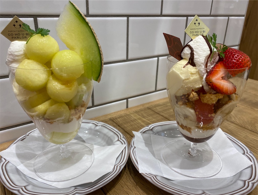 ごほうびパーラー(リンクス梅田)🍈 メロンパフェ/チョコレートパフェ