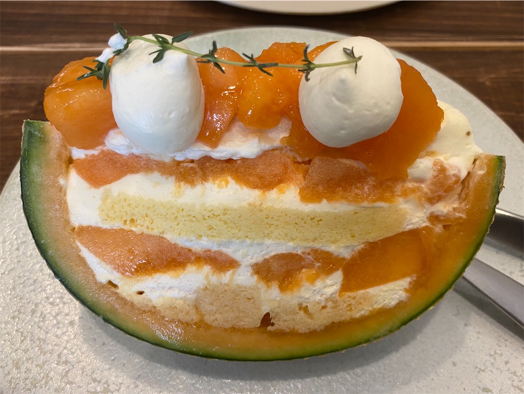 おやつcafe Holic 谷町四丁目 まんまメロン アメリカンチェリーのタルト レアチーズケーキ Erieriのまいにち