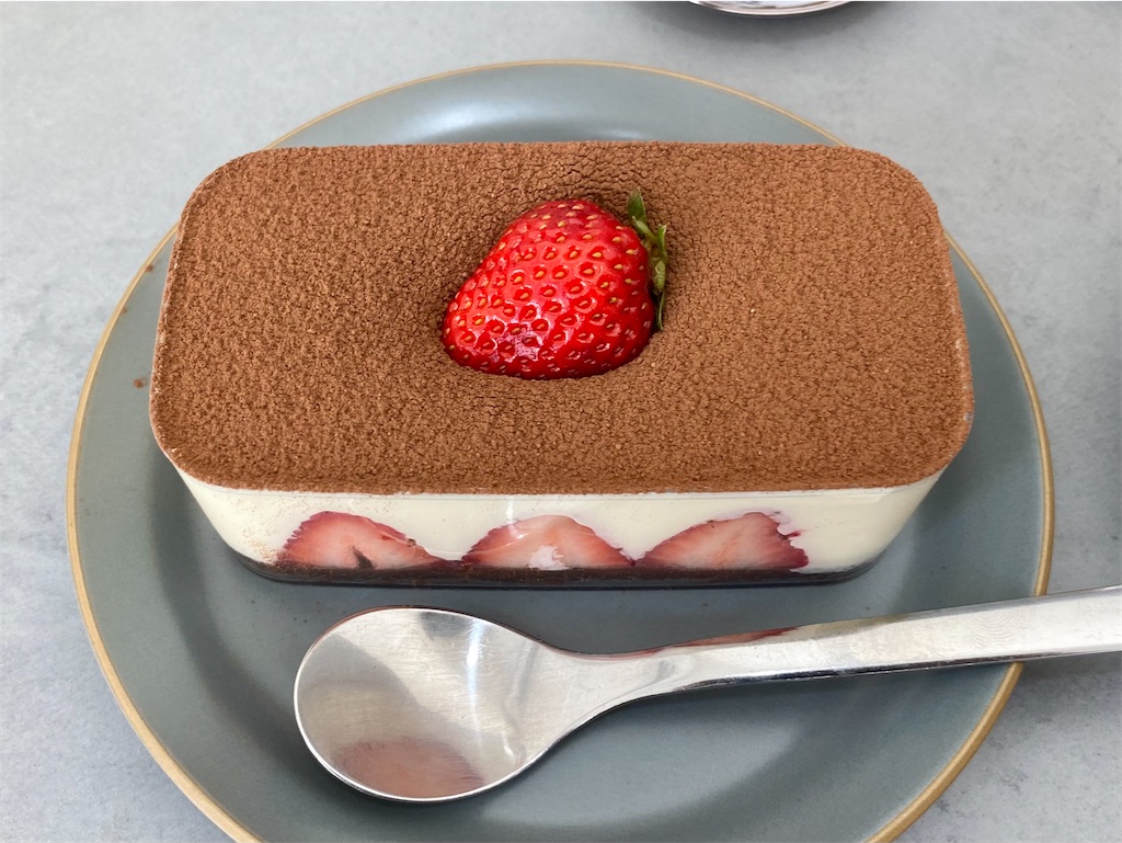 Cafe No.888(平野)🍰 ティラミス(イチゴ)/おひとりさまシフォン