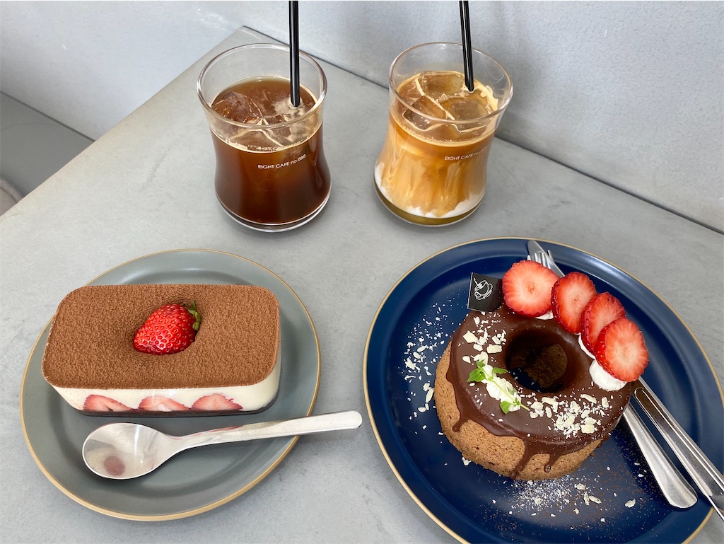 Cafe No.888(平野)🍰 ティラミス(イチゴ)/おひとりさまシフォン