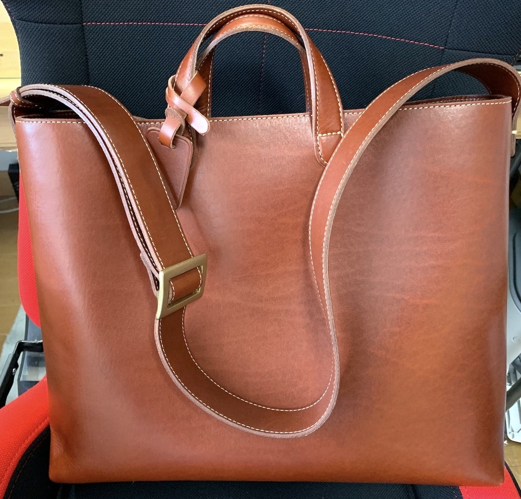 土屋鞄製造所のクリスマス限定色「トーンオイルヌメ ボディー