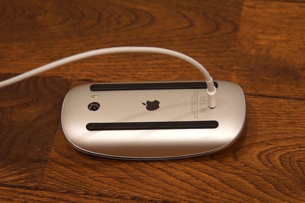 Apple Macから自動的にキーボードやマウスをワイヤレス充電する特許を