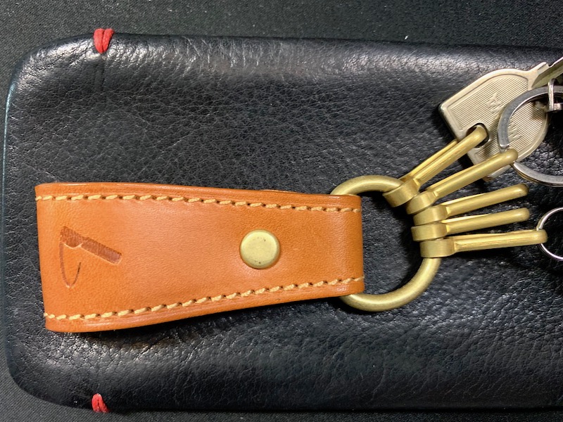 土屋鞄製造所「ナチューラヌメ革キーホルダー購入」〜固めの革で