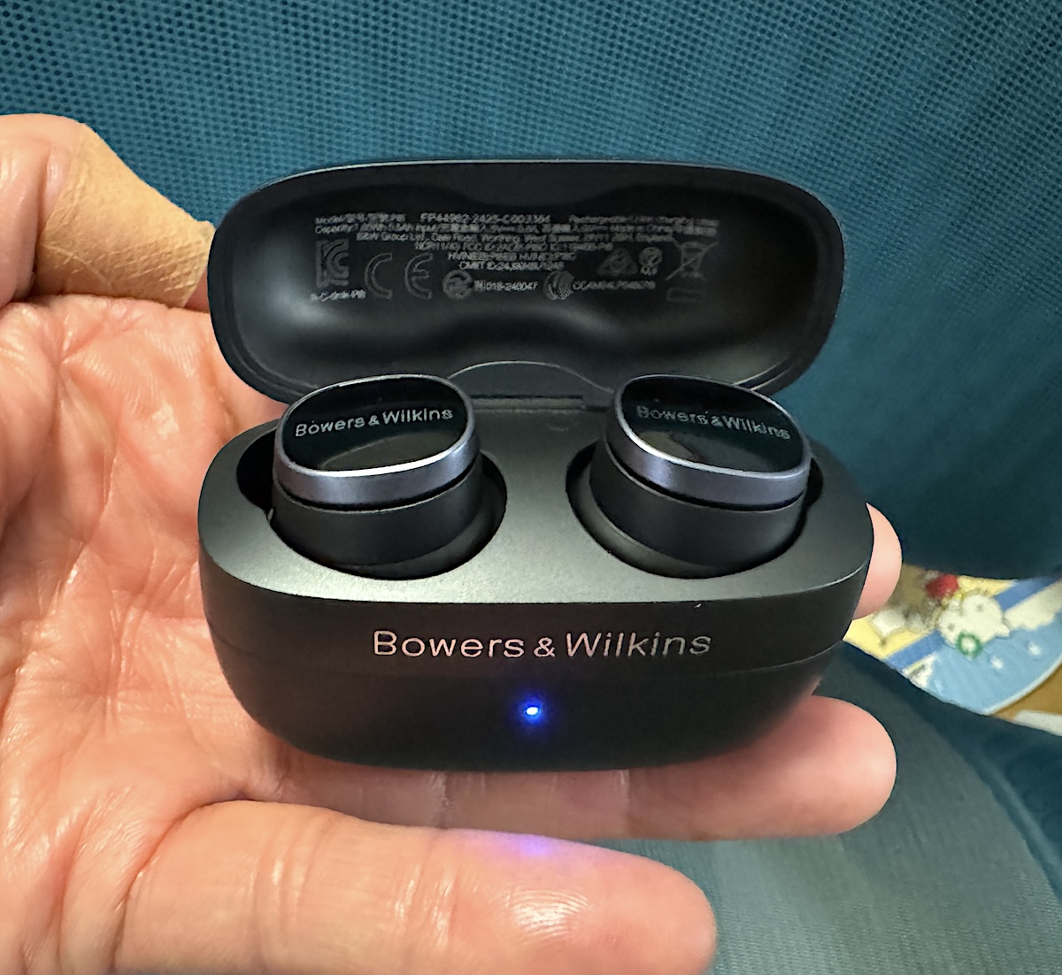 Bowers & Wilkins「Pi8」レビュー①〜到着・ペアリング編 DEVIALET