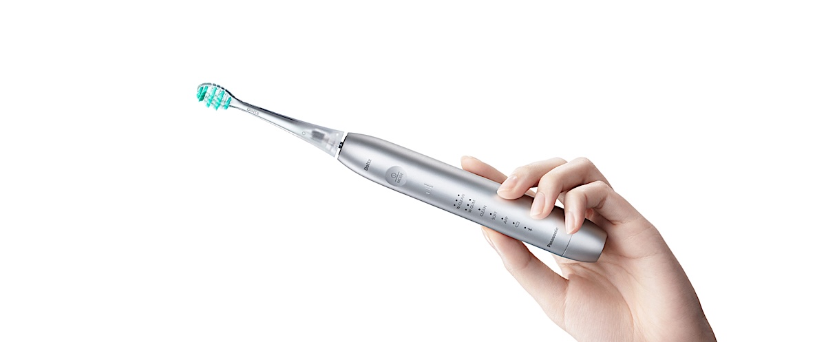 Panasonic「ドルツ EW-DT88」は、「W音波振動 ＋ 歯間フィットブラシ