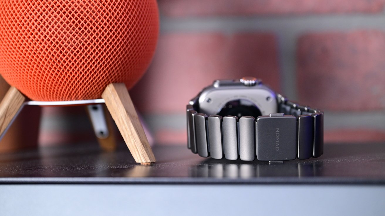 NOMADのApple Watch用チタニウムバンド「Stratos Band」がどうしても気 