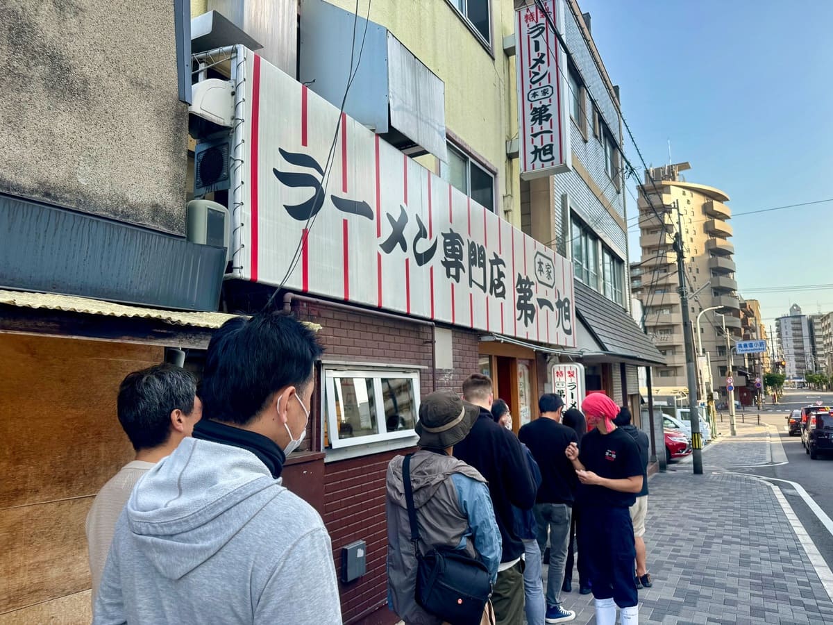 本家第一旭 たかばし本店の行列