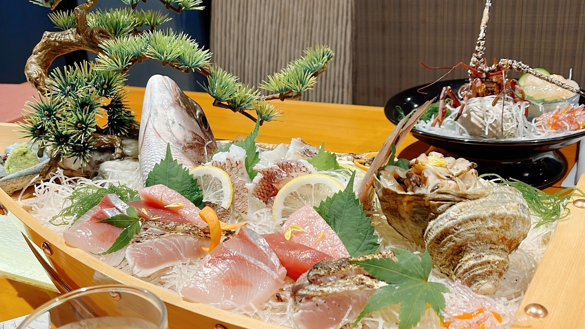 遺品整理◾️蔵から夕焼けの海の空に鳥たちが羽ばたいている雰囲気の良い茶碗が出てきた 三重旅・鳥羽相差】日本一海女さんの多い漁師町で絶品グルメを食べ