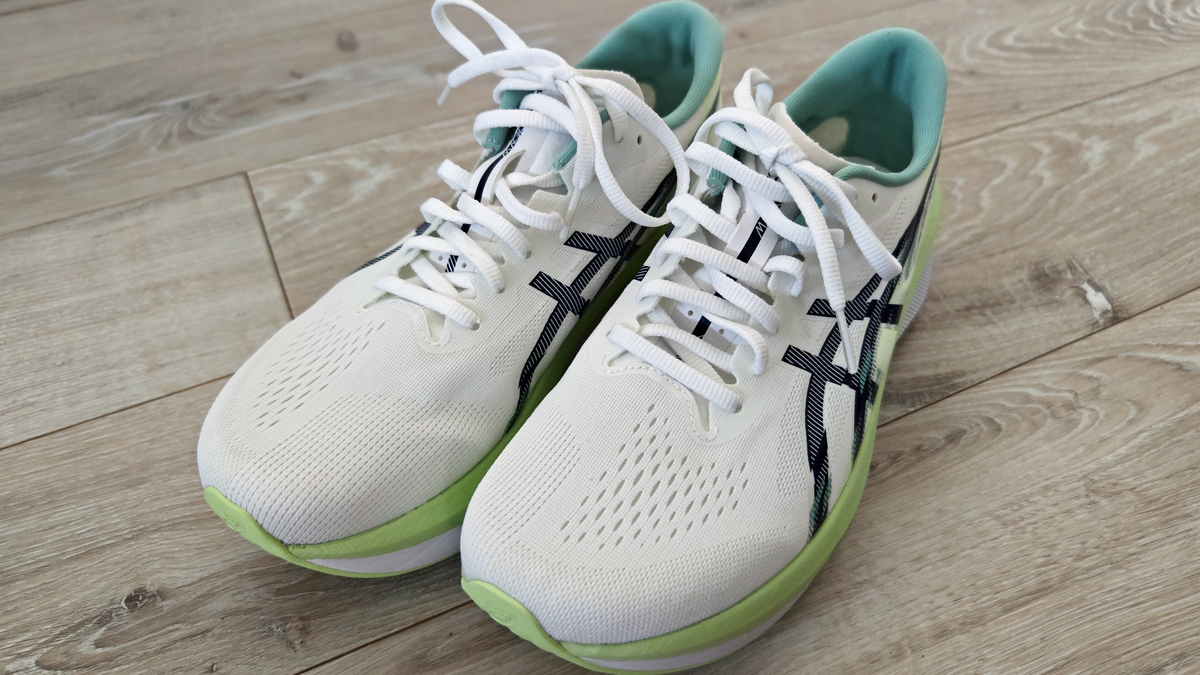 アシックス】MAGIC SPEED 4 - 旭山ら～めん通り2