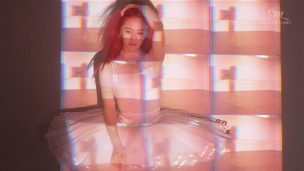 f(x) pink tape 4walls クリスタル 写真集 Amazon.co.jp: VOL.4:4WALLS: ミュージック