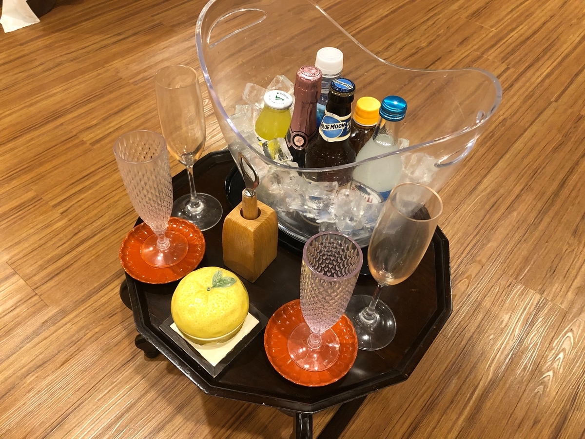 ドリンクとオレンジピール