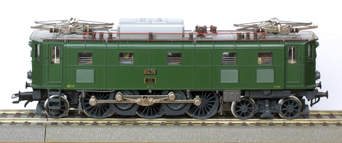 SBB AE4/7 10958 （鉄道模型・新品未使用） SBB Ae 3/6 II 10439 - 欧州形鉄道模型紹介