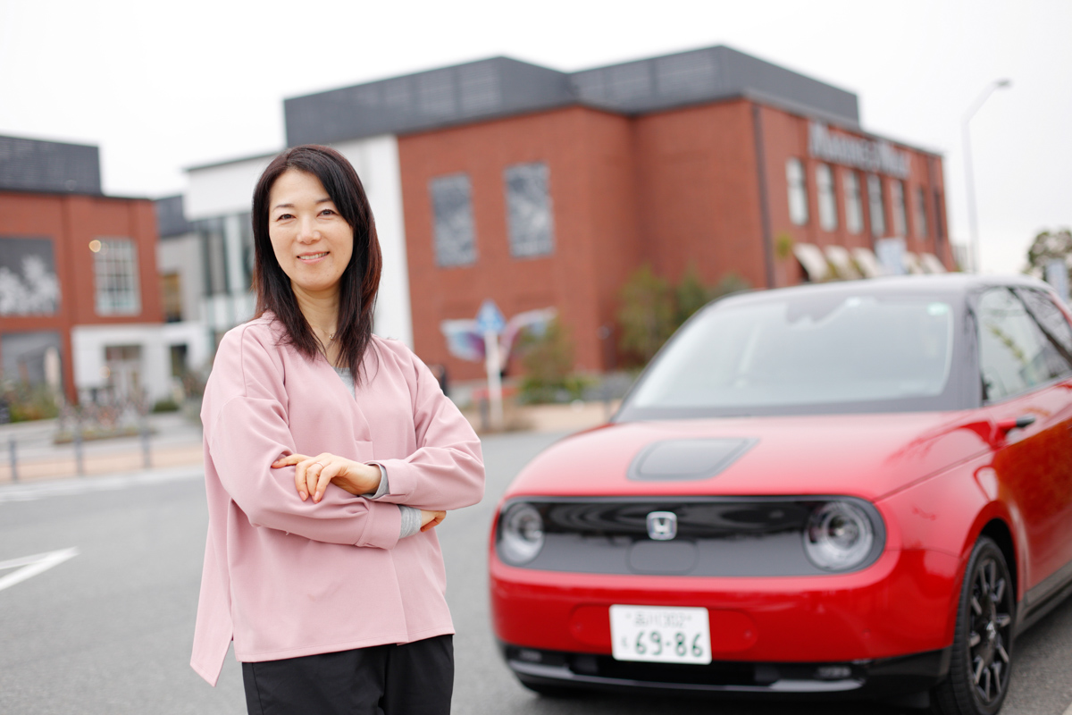 まるも亜希子さんとHonda e