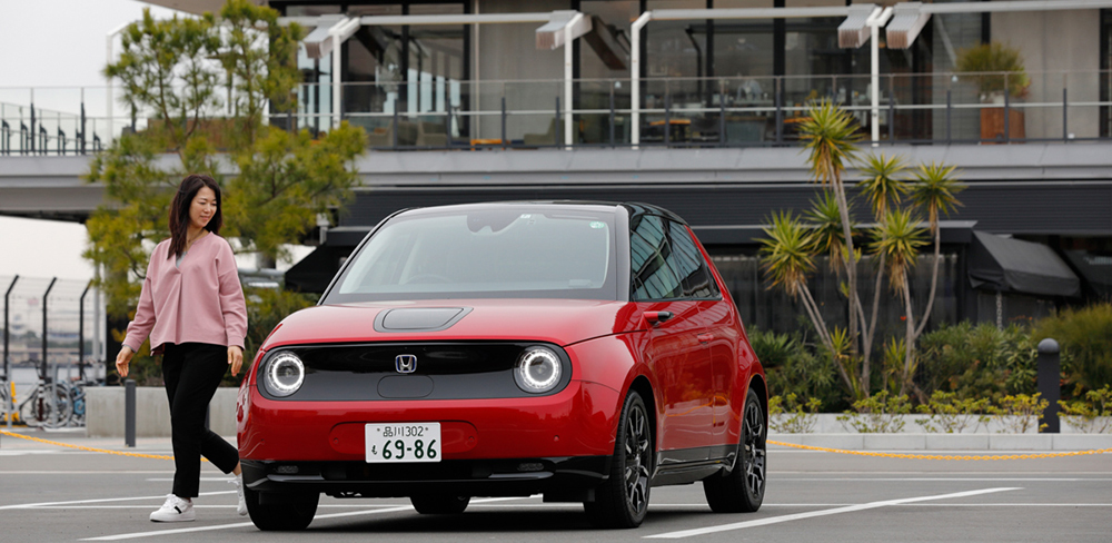 まるも亜希子さんとHonda e