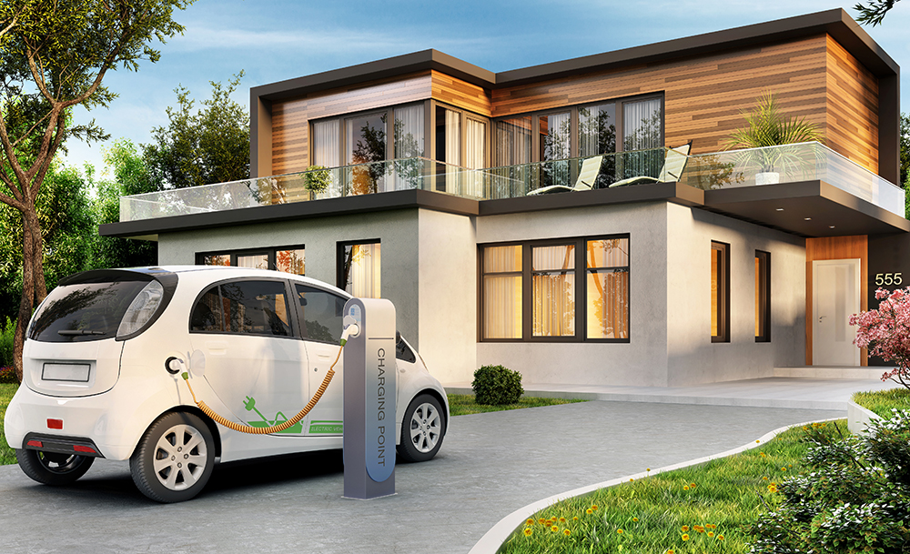 一軒家と充電をする電気自動車（EV）