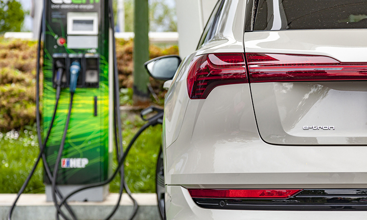 istock画像 EV車充電