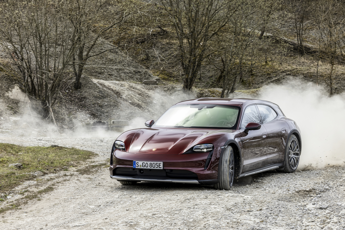 タイカン クロスツーリスモ