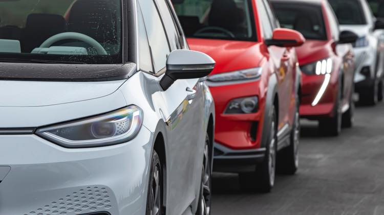 istock画像 車の列