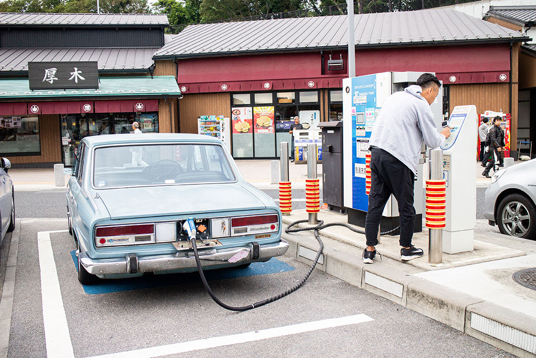 OZモーターズ  EV充電