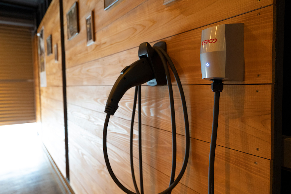『OREGA』内に設置された多台数対応EV普通充電器の子機