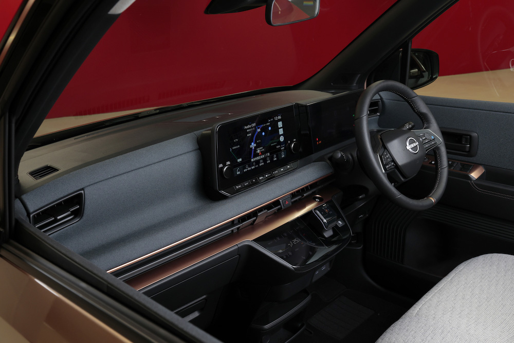 日産サクラ 車内