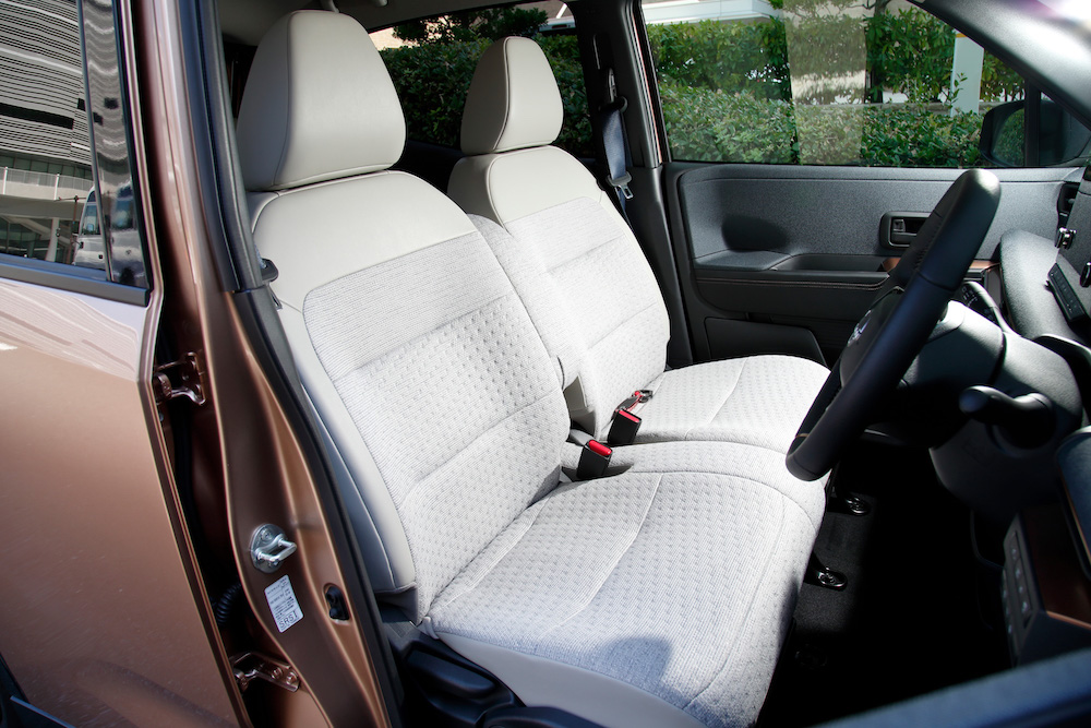 サクラ 前方座席