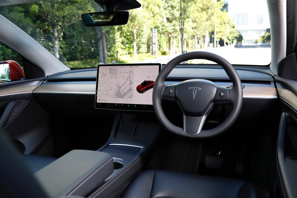 テスラ「モデルY」ハンドル