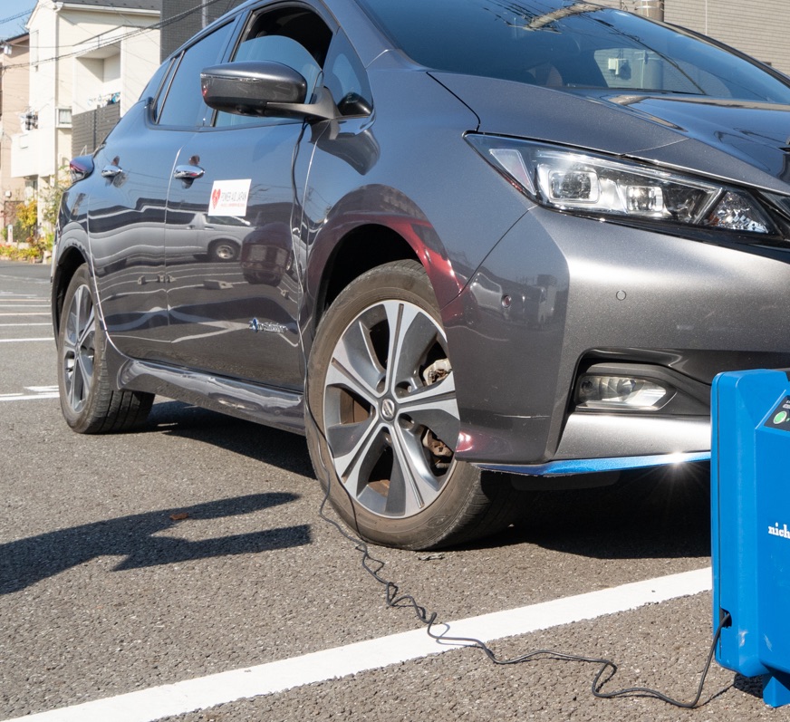 12Ⅴ電源ケーブル(窓から出すのが一般的)