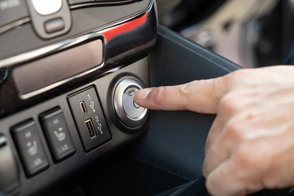 EVのパワースイッチをACCにする