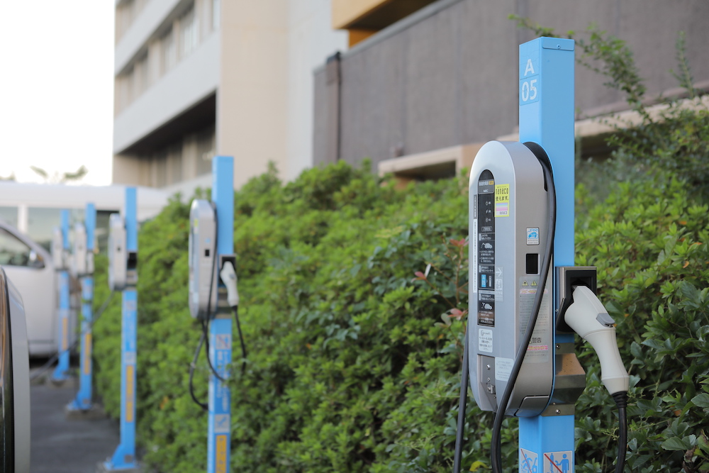 宿泊先の充電器