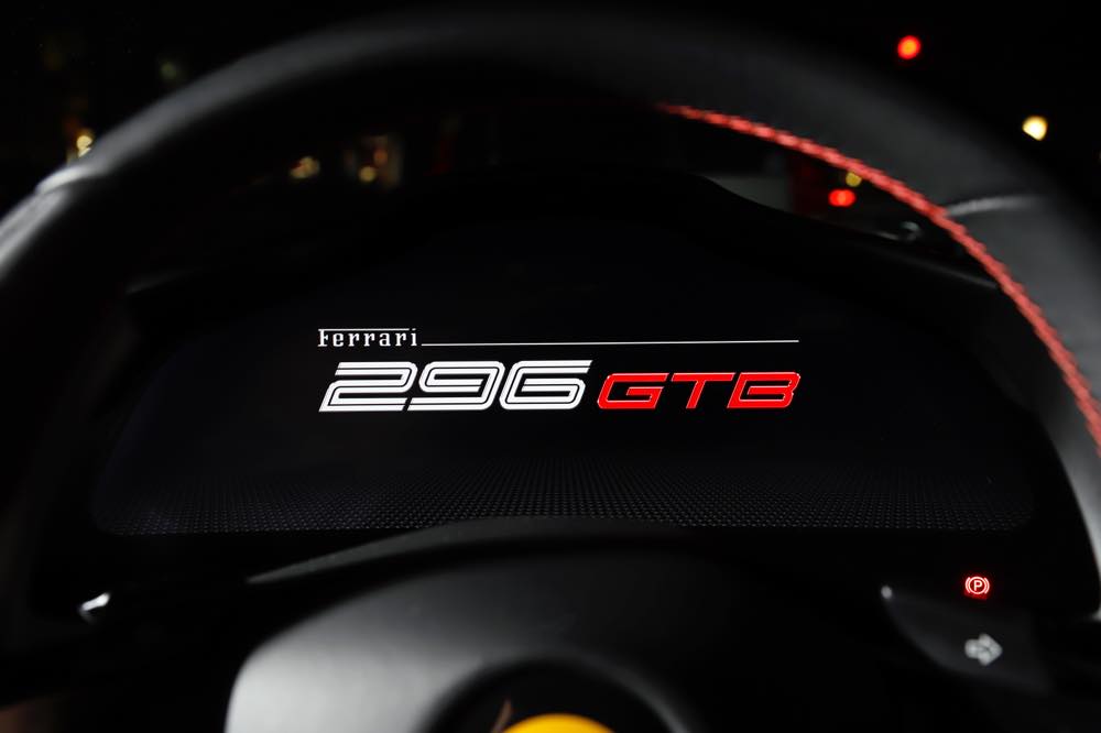 フェラーリ 296GTB(PHEV) 内装