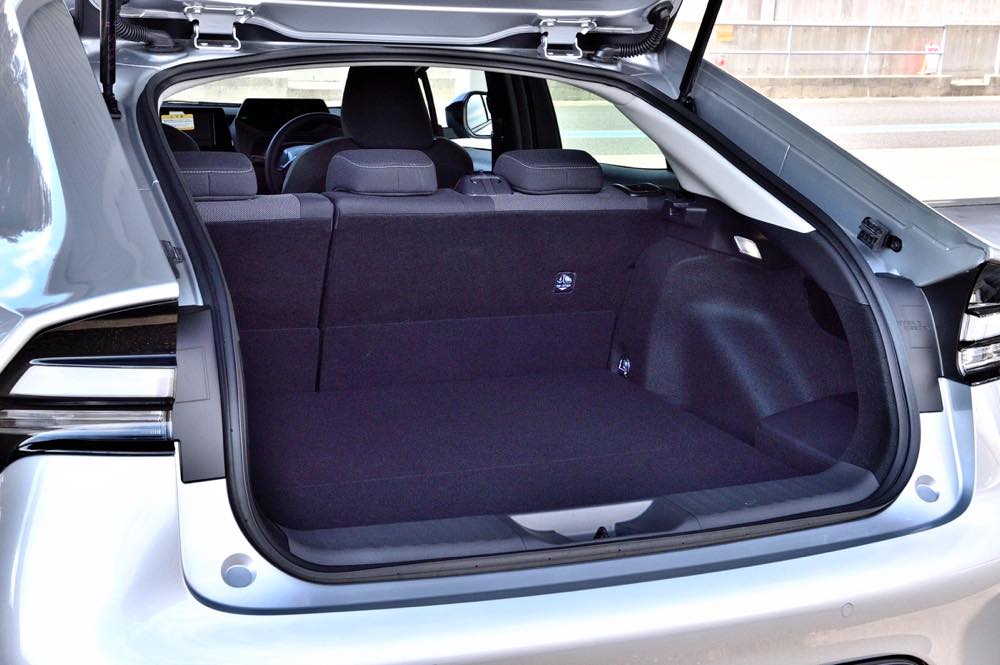 プリウスPHEV 荷室