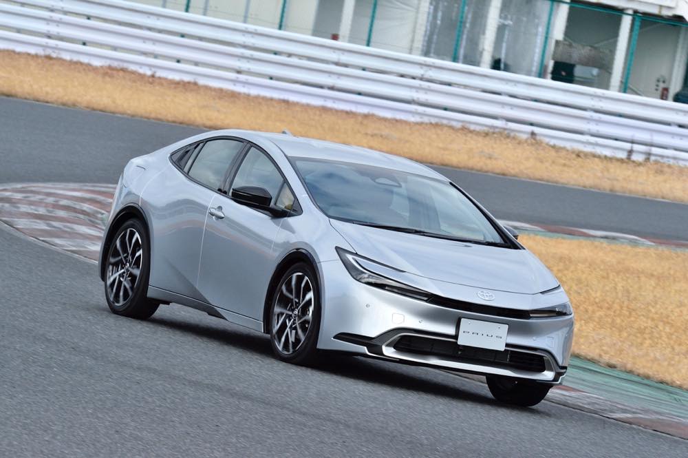 プリウスPHEV 走行の様子