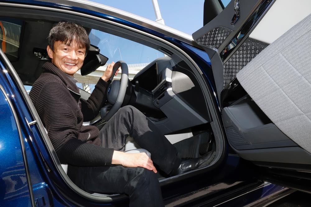 岡本さんとBMW i7