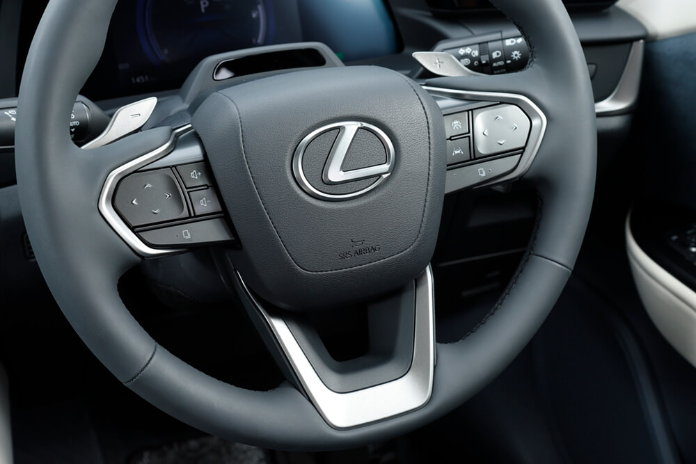 レクサスRZのハンドル