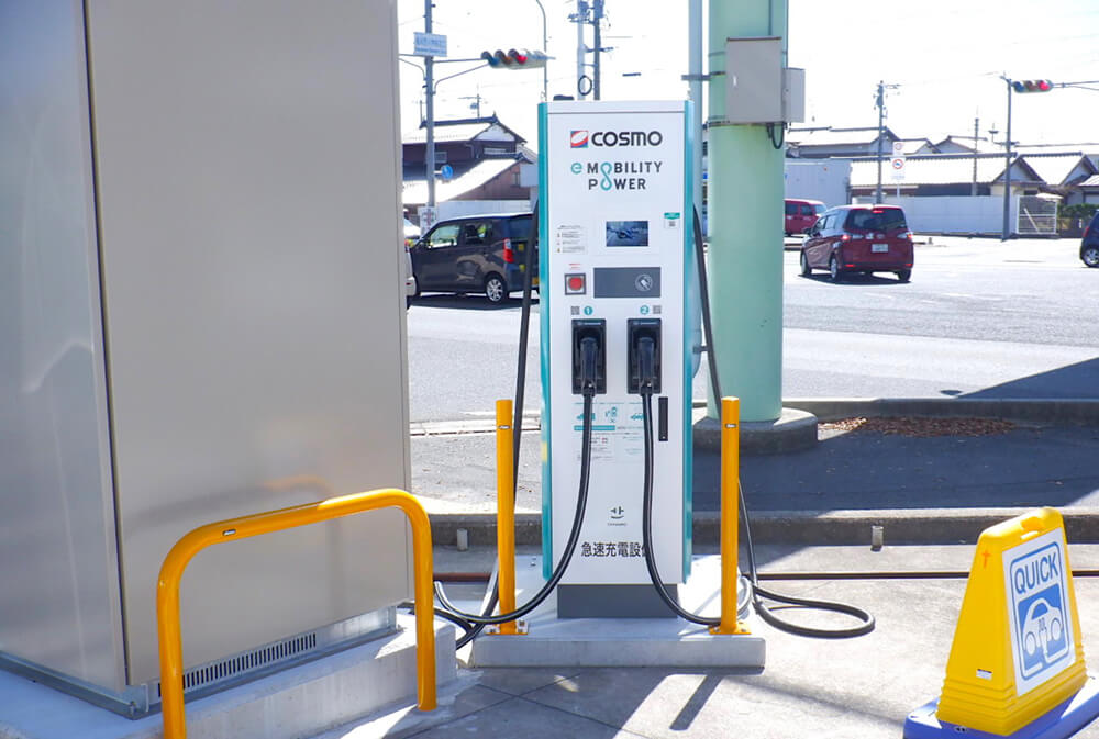 鳥取県米子市の山陰石油株式会社ハートピア皆生(コスモ石油)に設置されたABB製2口急速充電器