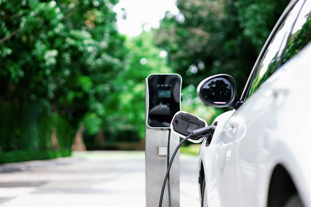 CHAdeMO（チャデモ）とは？EVの急速充電器規格の基礎知識や最新